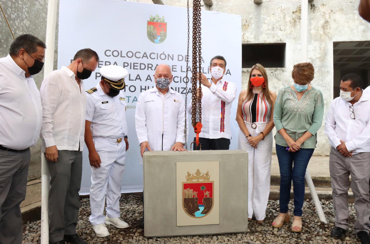 Rutilio Escandón coloca primera piedra de la Clínica para la Atención de Parto Humanizado de Tapachula.jpg
