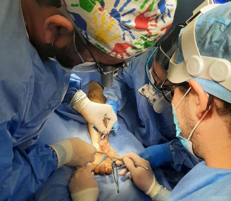 Se realiza con éxito segunda jornada de microcirugías de mano en la Región Frailesca.jpg