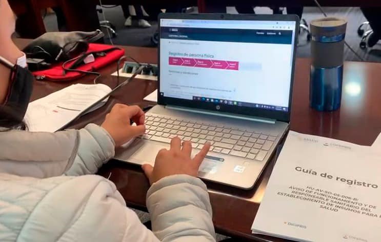 Para abonar a la transparencia, se digitalizan trámites en materia sanitaria.jpg