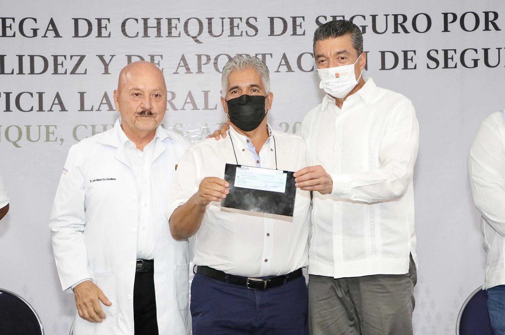 Desde Palenque, Rutilio Escandón hace justicia laboral al personal de salud.jpeg