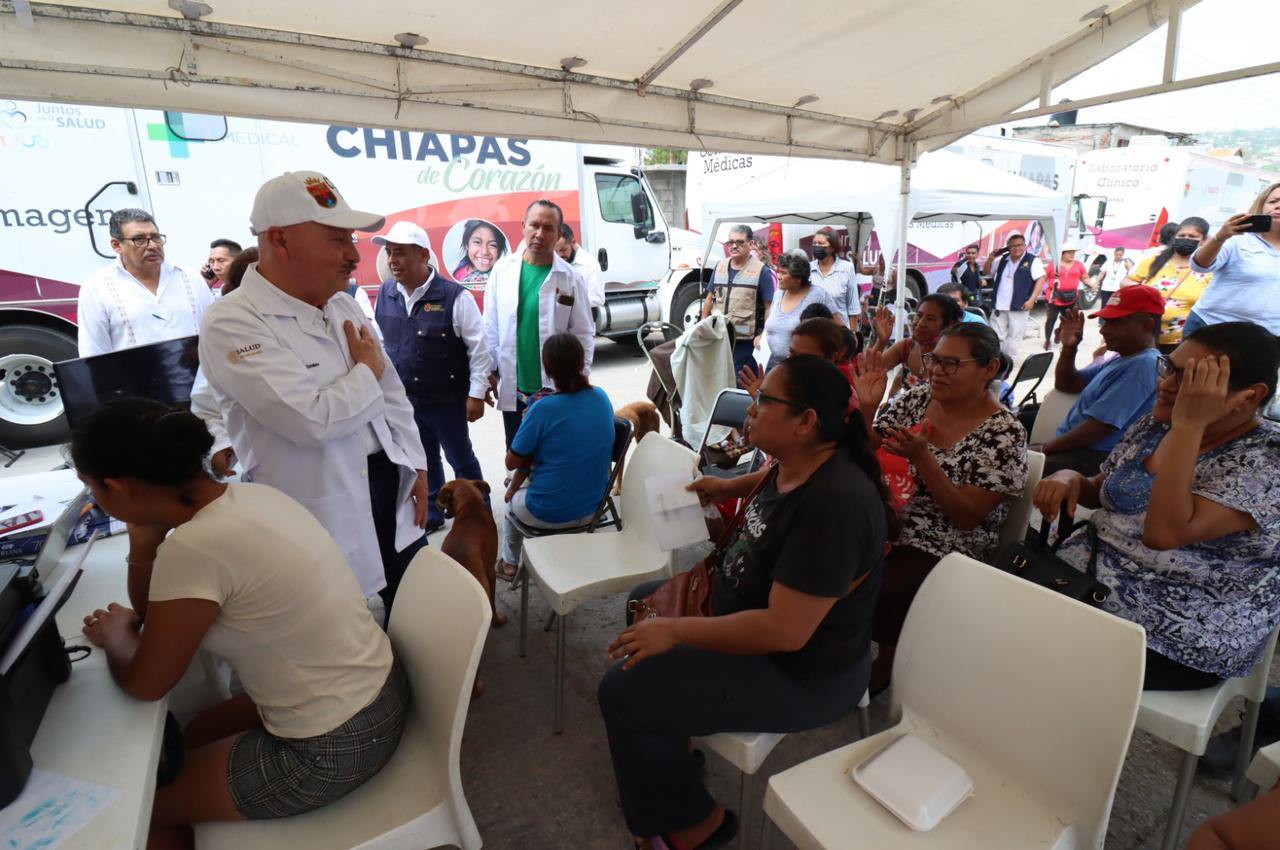 Convoy de la Salud beneficia a locatarios del Mercado de los Ancianos y colonias aledañas de Tuxtla.jpg