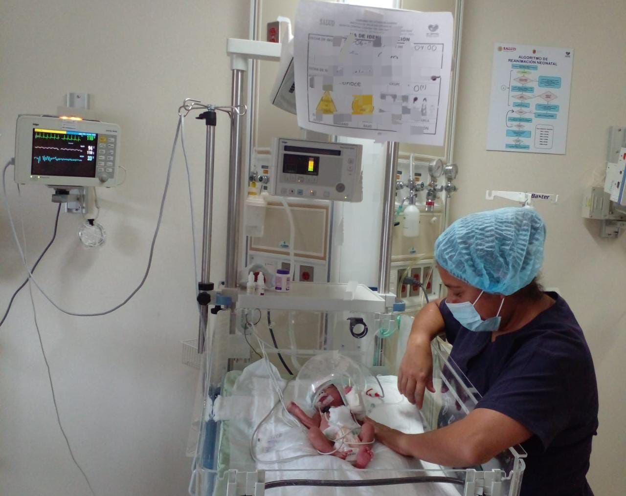 Equipo multidisciplinario del Hospital de Yajalón salva vida a recién nacida en estado crítico.jpg