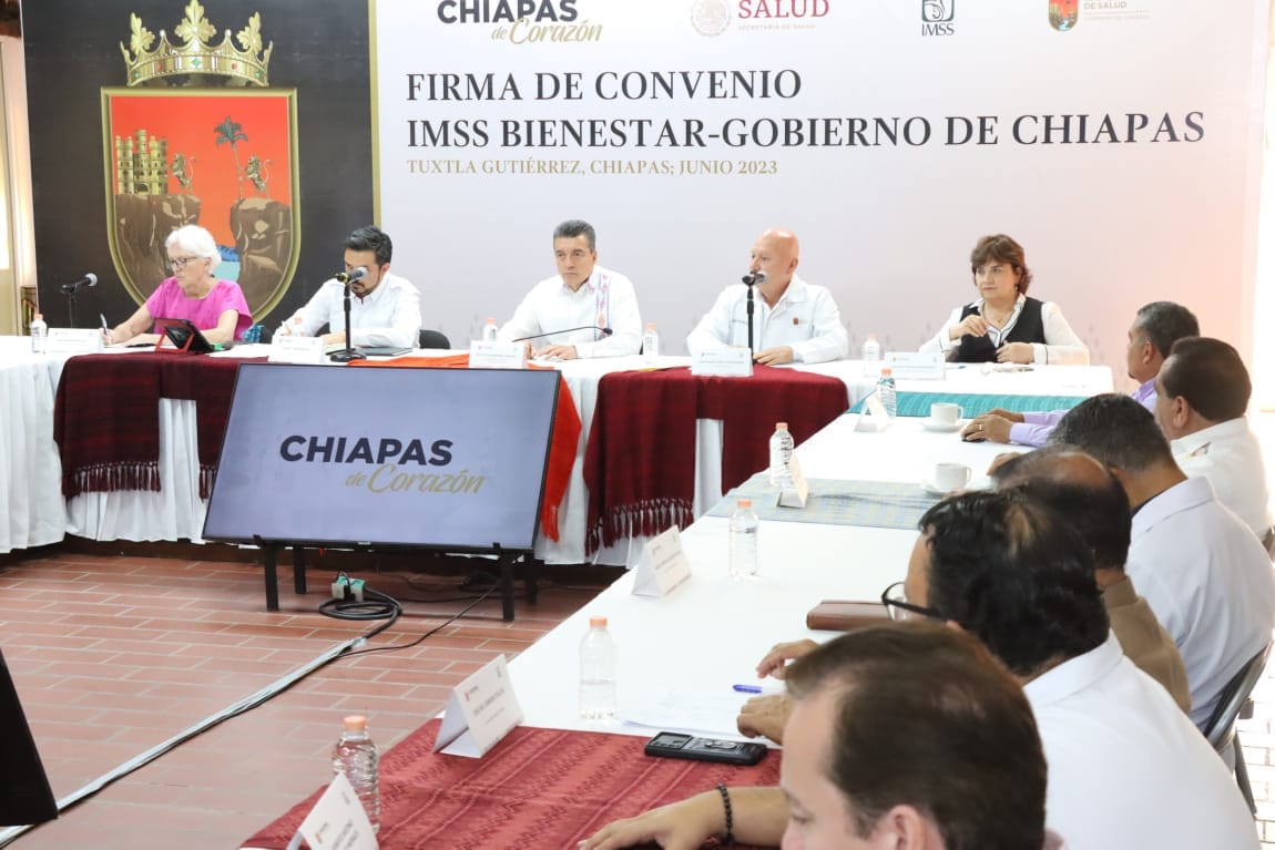 Rutilio Escandón y Zoé Robledo firman convenio para implementar modelo IMSS-Bienestar en sistema de salud.jpg