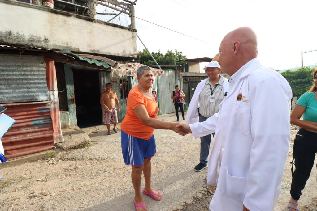 Con visitas casa a casa se atienden necesidades de la población para seguir transformando la salud.jpg