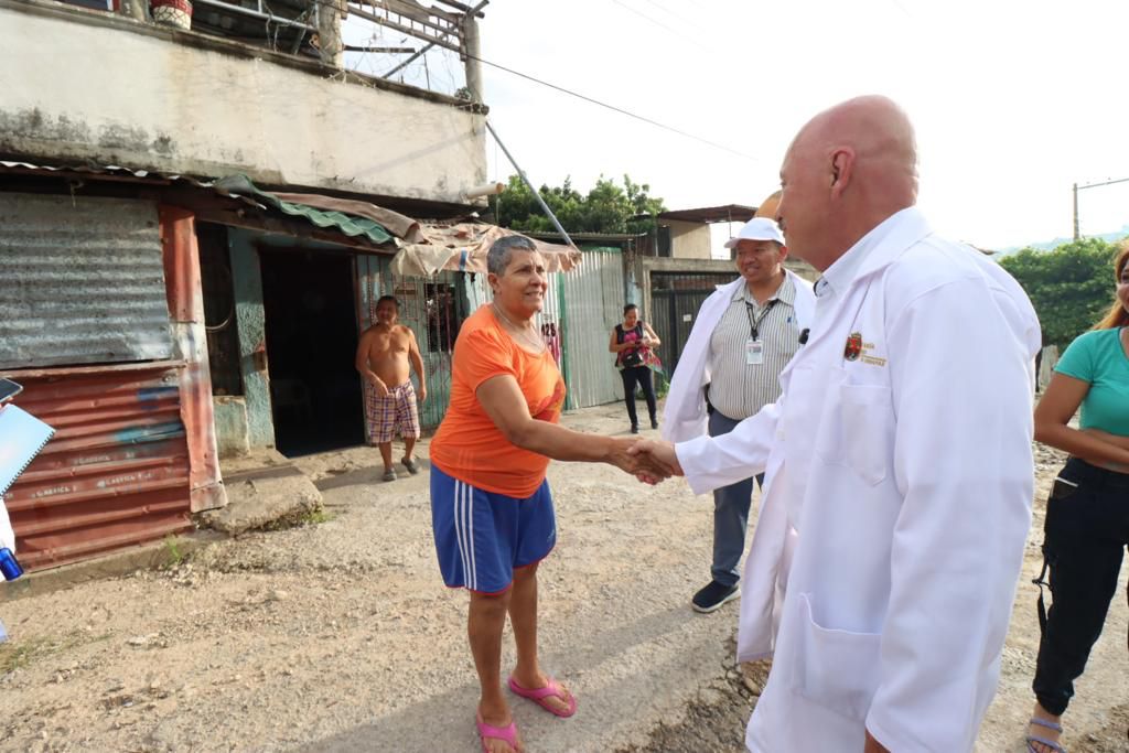 Con visitas casa a casa se atienden necesidades de la población para seguir transformando la salud.jpg