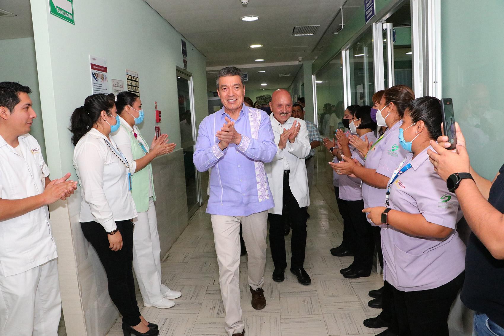 Rutilio Escandón atestigua Firma de Convenio para prestación de Servicios de Cardiología Intervencionista Hemodinamia.jpeg