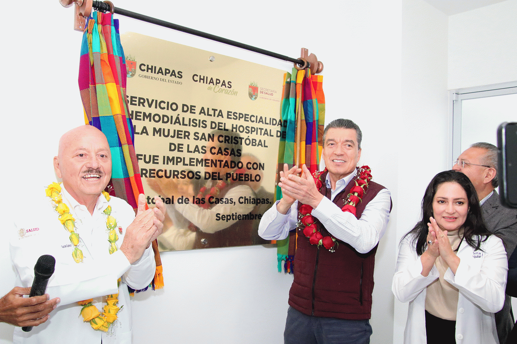 Rutilio Escandón inaugura el Servicio de Hemodiálisis en el Hospital de la Mujer, en San Cristóbal.gif
