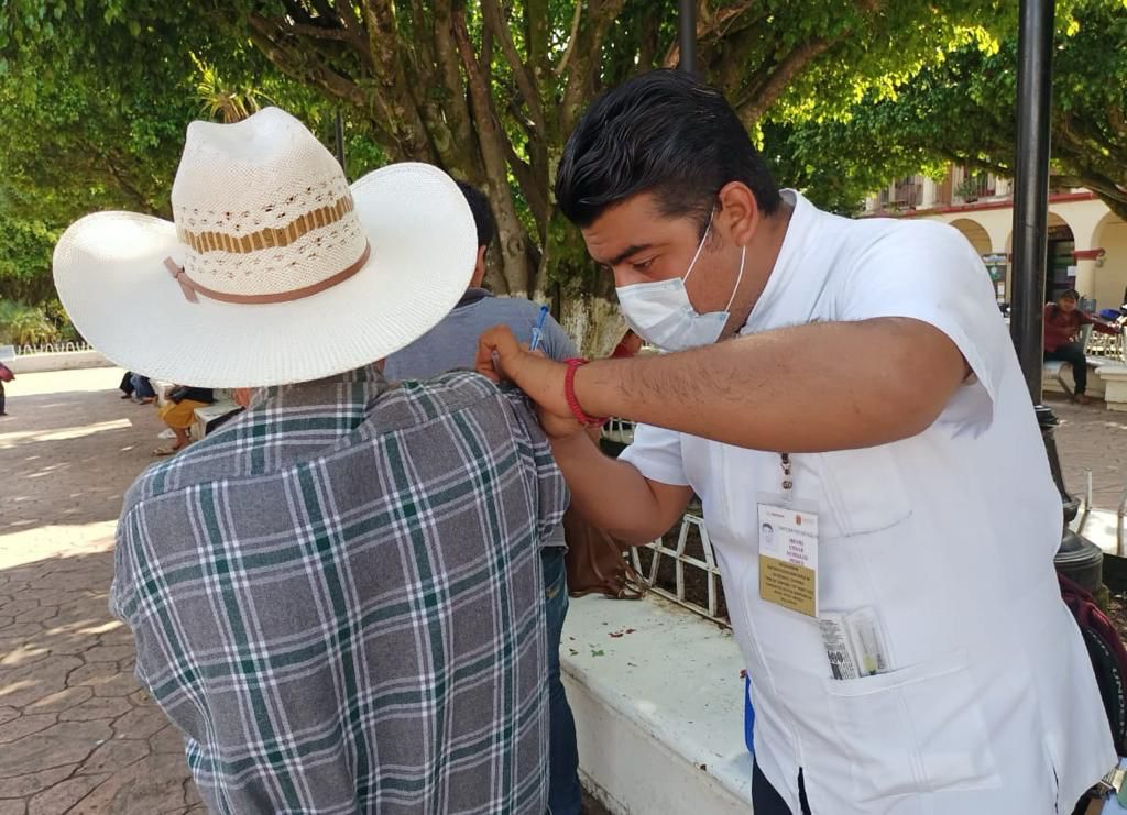 Salud federal reconoce a Chiapas por alcanzar la mayor cobertura de vacunación antiinfluenza.jpg