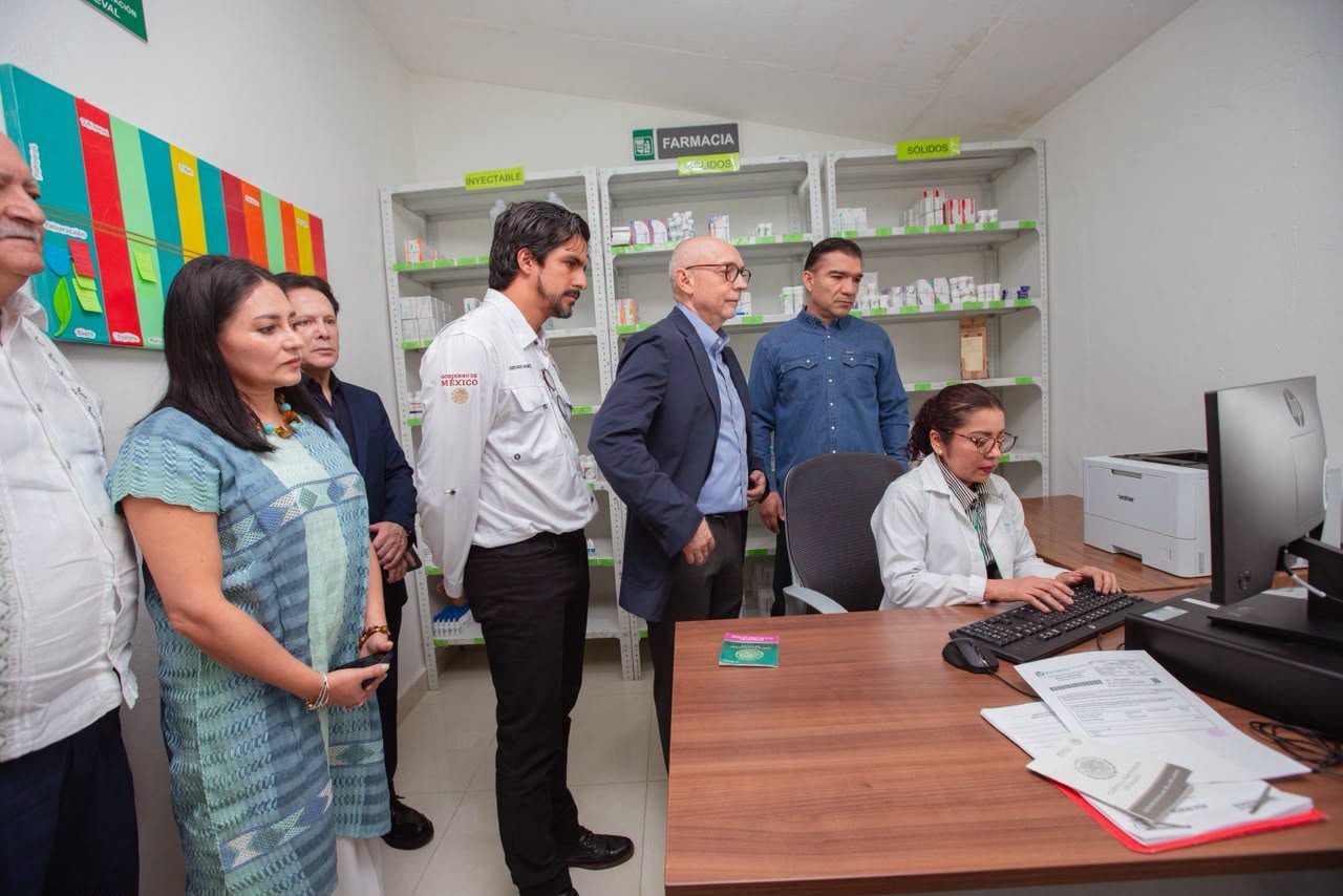Autoridades sanitarias visitan consultorio del Servicio Universal de Salud en Zinacantán