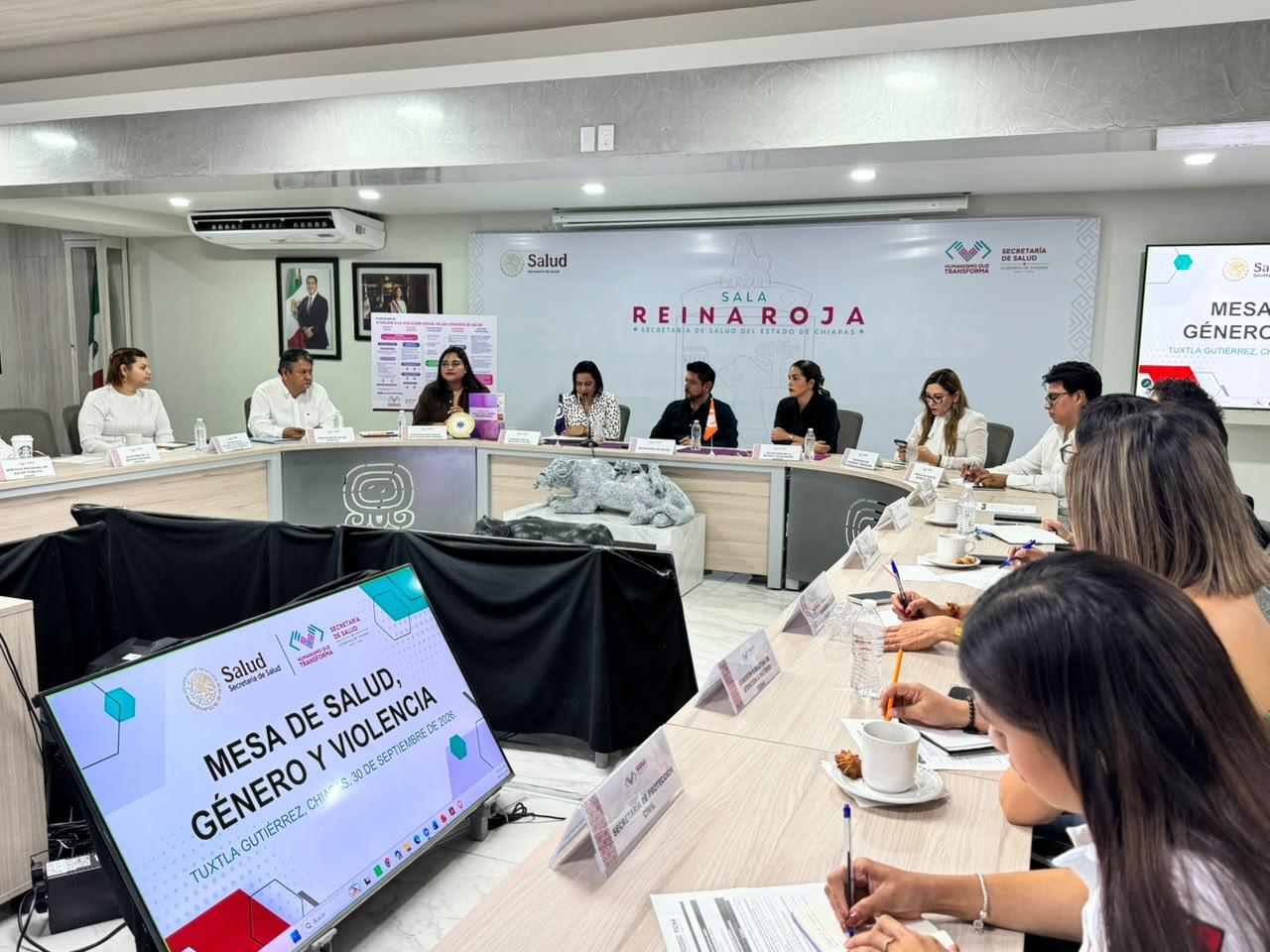 Sesiona Mesa de Salud, Género y Violencia para garantizar atención integral a mujeres y niñas en Chiapas